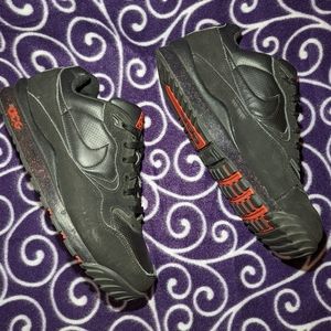 Nike X ACG Air Max. Size 6Y